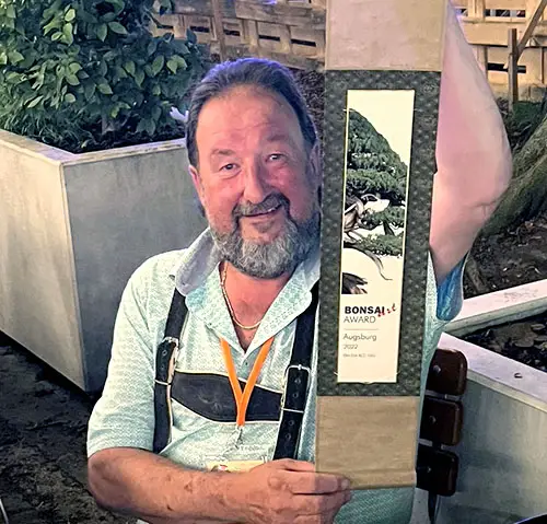 BONSAI ART AWARD 2022: Zwergblauregen von Gerhard Gruber (AT)